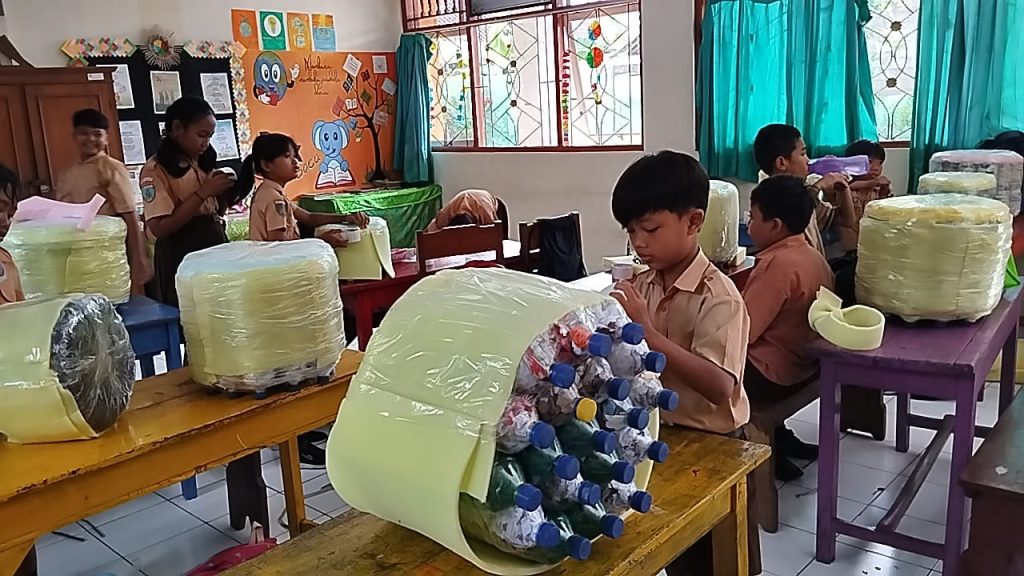Implementasi Pendidikan Lingkungan untuk Anak Sekolah Dasar di Perkotaan
