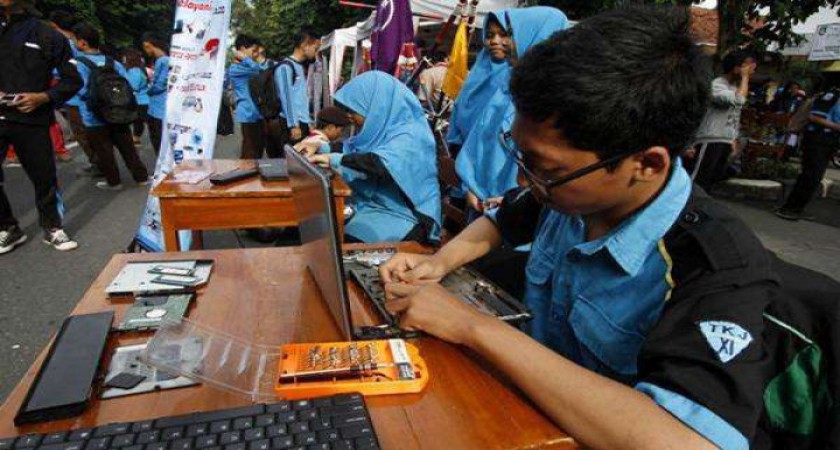 Pendidikan Kewirausahaan Berbasis Komunitas di SMK Desa Wringin